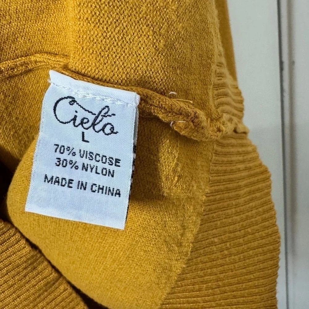 Cielo Mustard Yellow Button Front Long Sleeve Cardigan Sweater Size Large